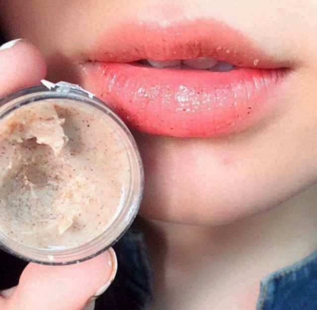 Cách sử dụng tẩy tế bào chết môi Beauty Treats Lip Scrub tại nhà